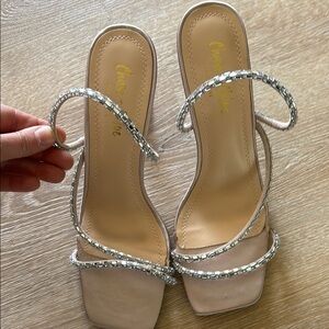 Chase + Chloe Women's Silver Strappy Sandals